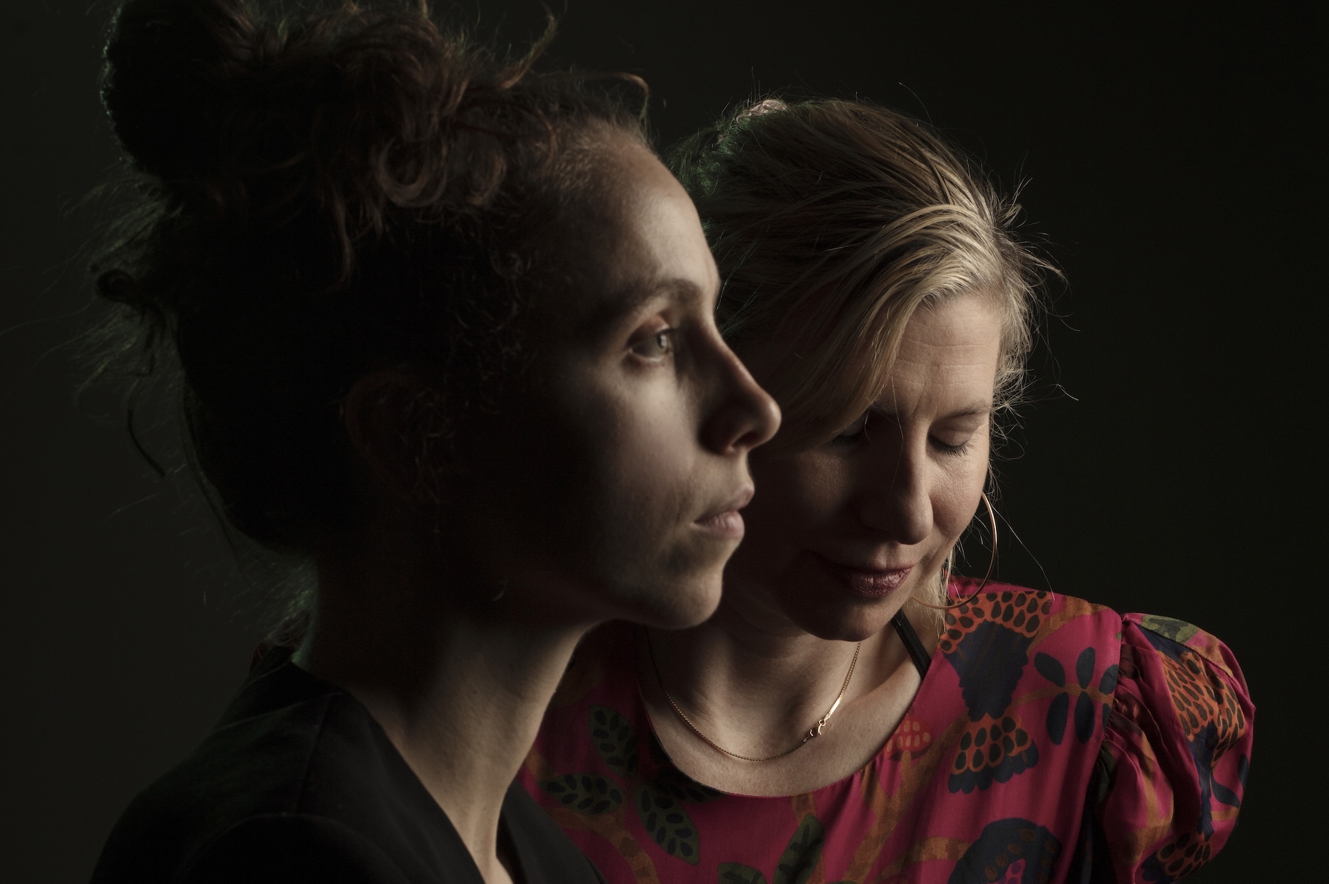 Foon Sisters 9954 Crop2 by Pascal Perich